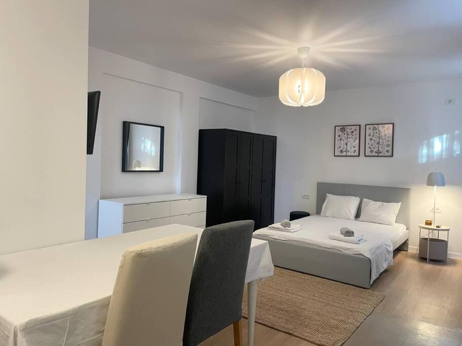Bed, Photo of the whole room, Bedroom