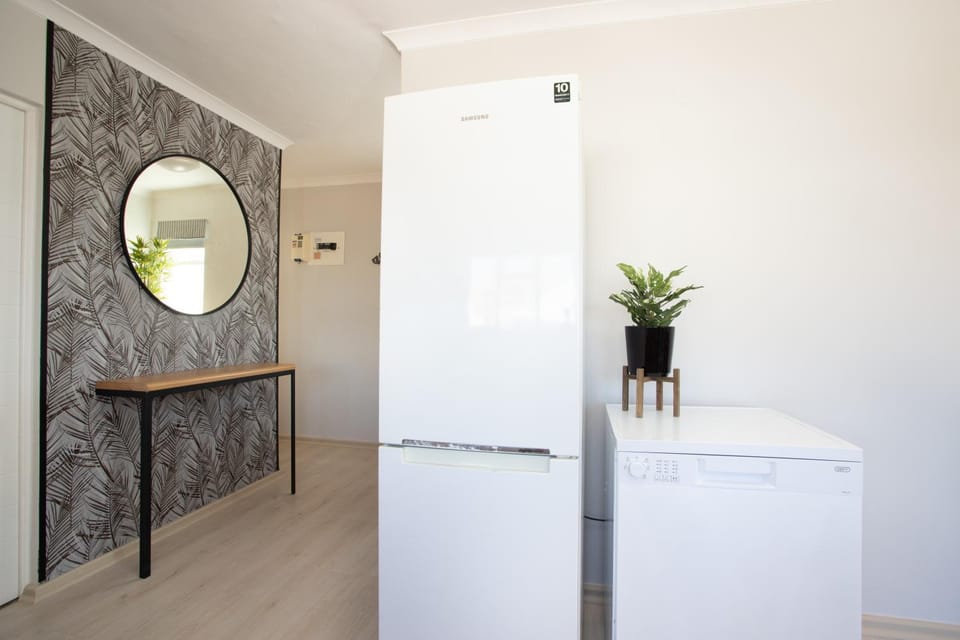 Facade/entrance, dishwasher