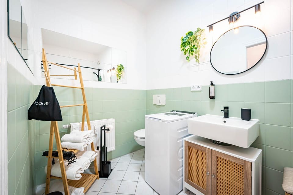 Toilet, Bathroom, Bath, towels, washing machine