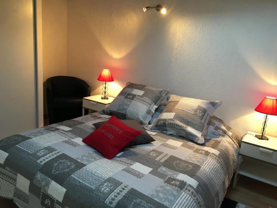 Bed, Photo of the whole room