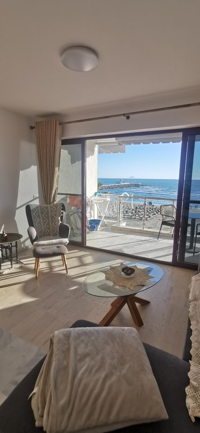 Living room, Sea view