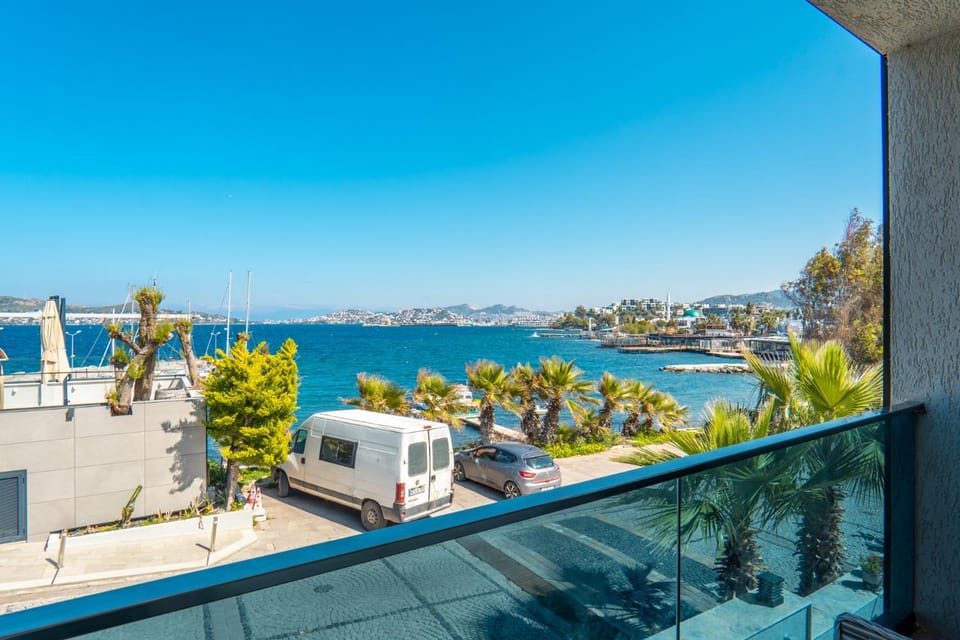 Nearby landmark, Day, Natural landscape, View (from property/room), Balcony/Terrace, City view, Sea view, Parking