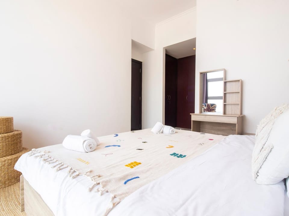 Bed, Bedroom, towels, wardrobe