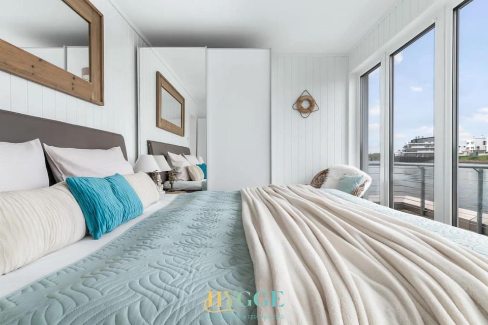 Balcony/Terrace, Photo of the whole room, Bedroom