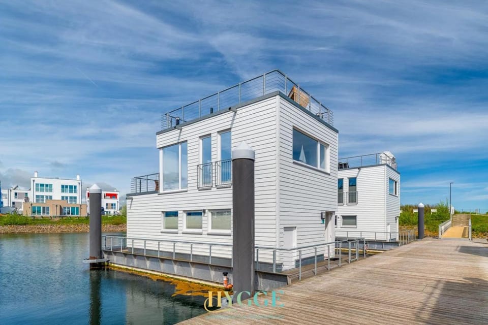 Property building, Lake view