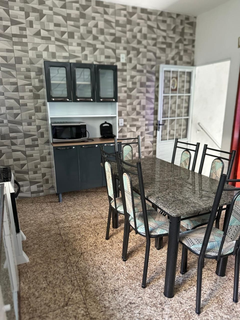 Kitchen or kitchenette, Dining area, stove