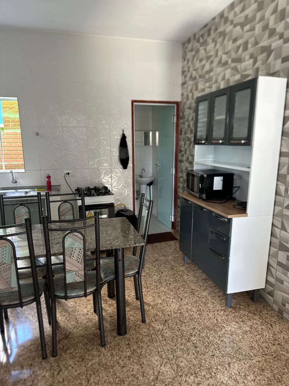 Kitchen or kitchenette, Dining area, stove