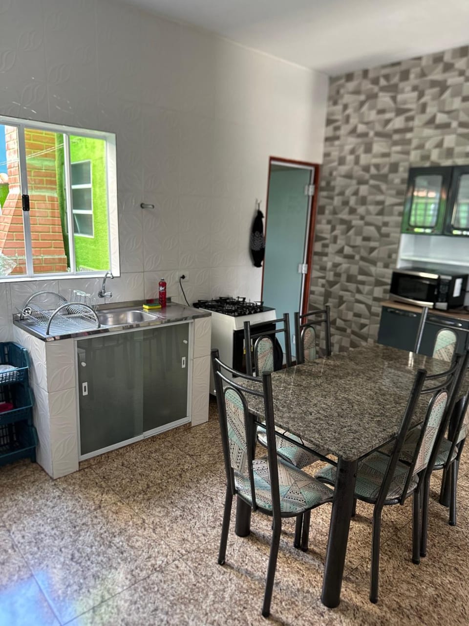 Kitchen or kitchenette, Dining area, dishwasher, stove
