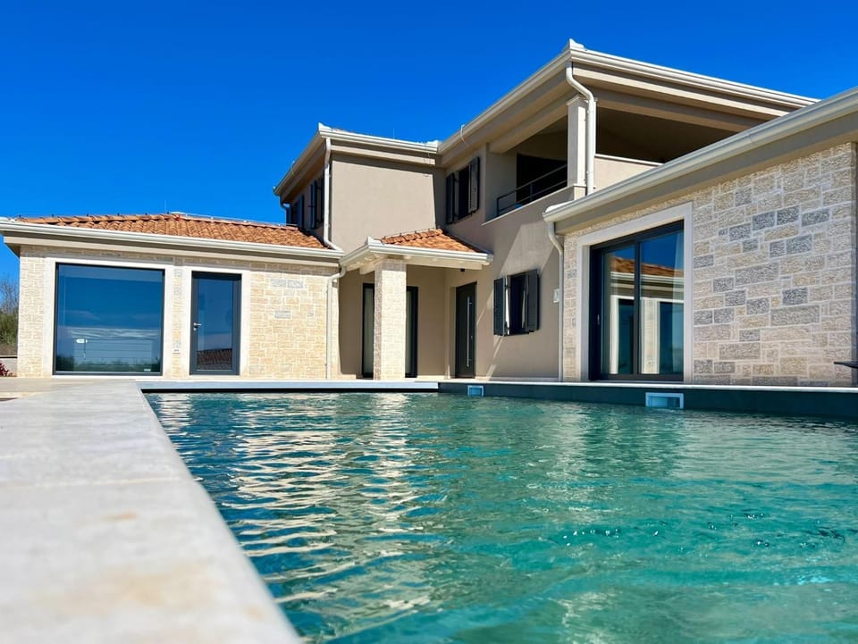 Property building, Swimming pool