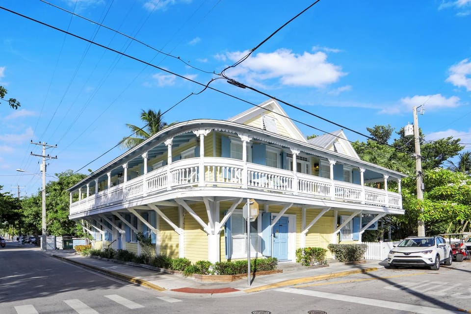 Property building, Day, Neighbourhood, Street view, Location
