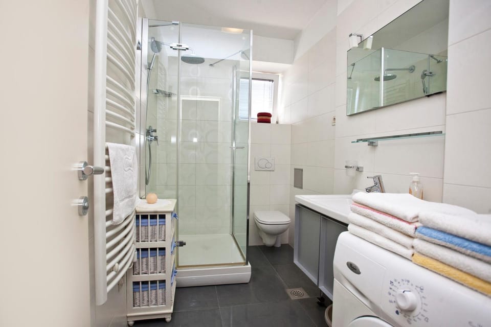 Shower, Toilet, towels, washing machine