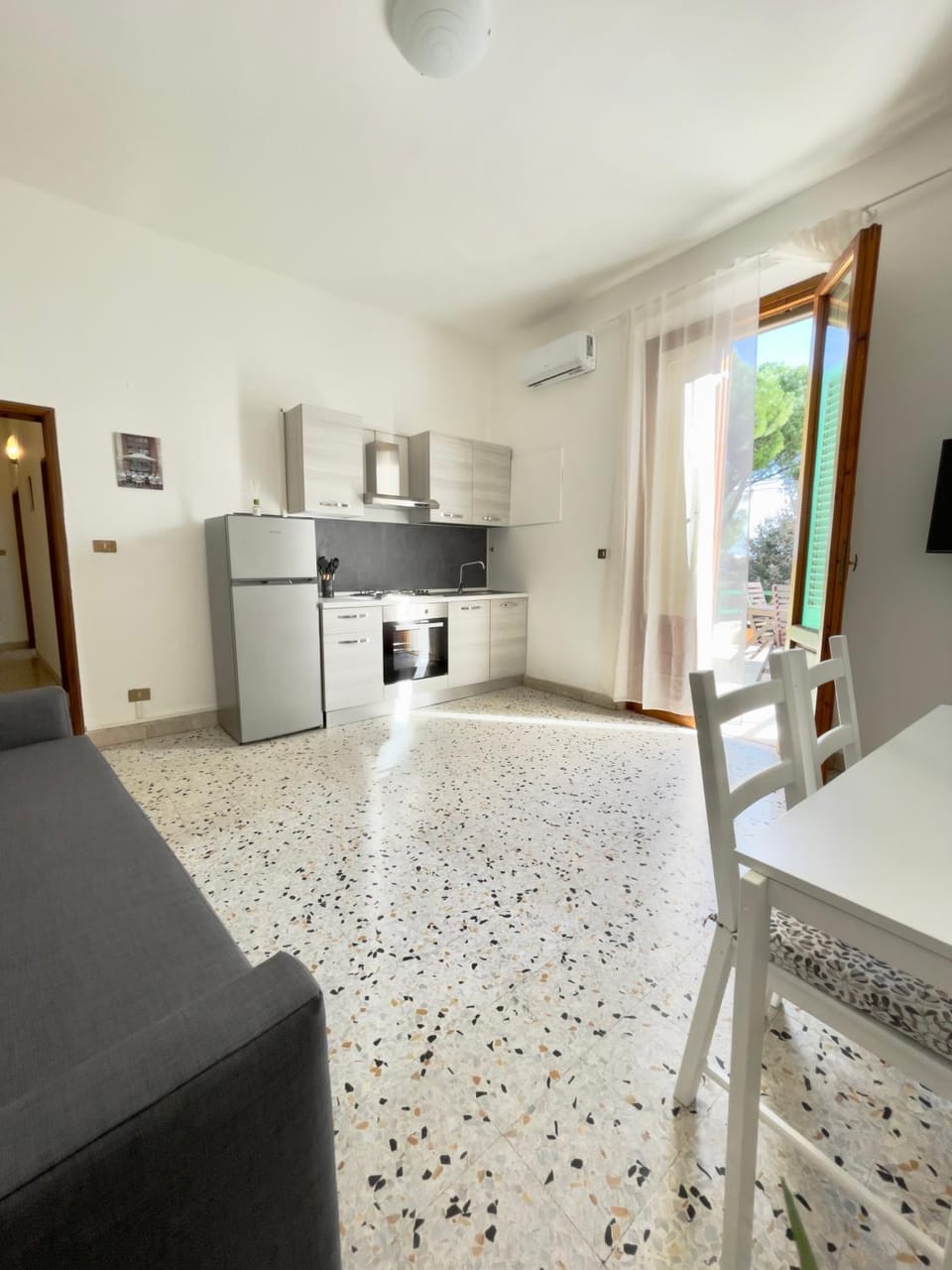 Kitchen or kitchenette, Dining area, pet friendly, stove