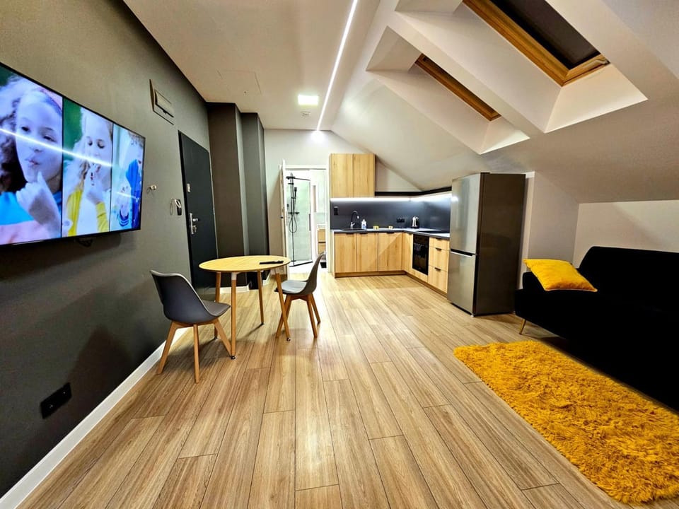 TV and multimedia, Kitchen or kitchenette, Living room, Dining area