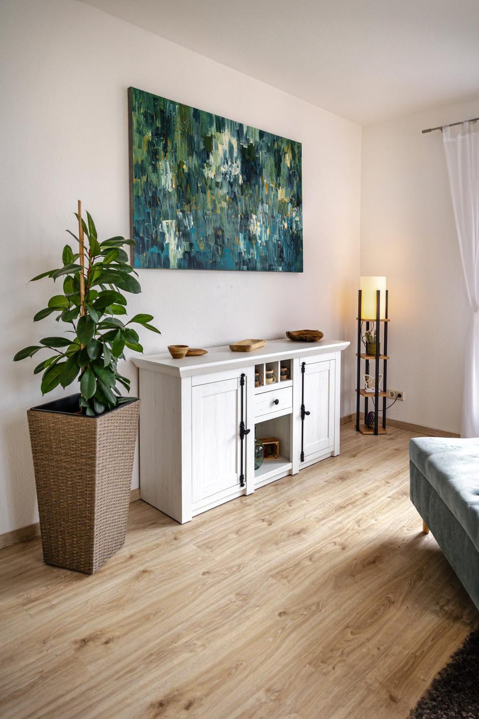 Living room, Photo of the whole room, hair dresser