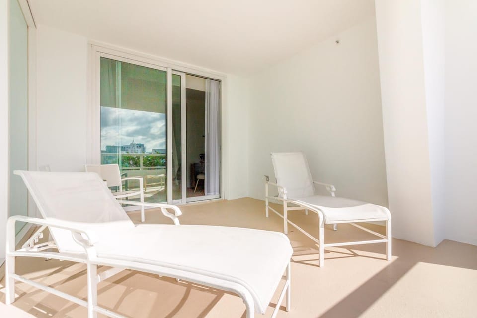 Balcony/Terrace, sunbed