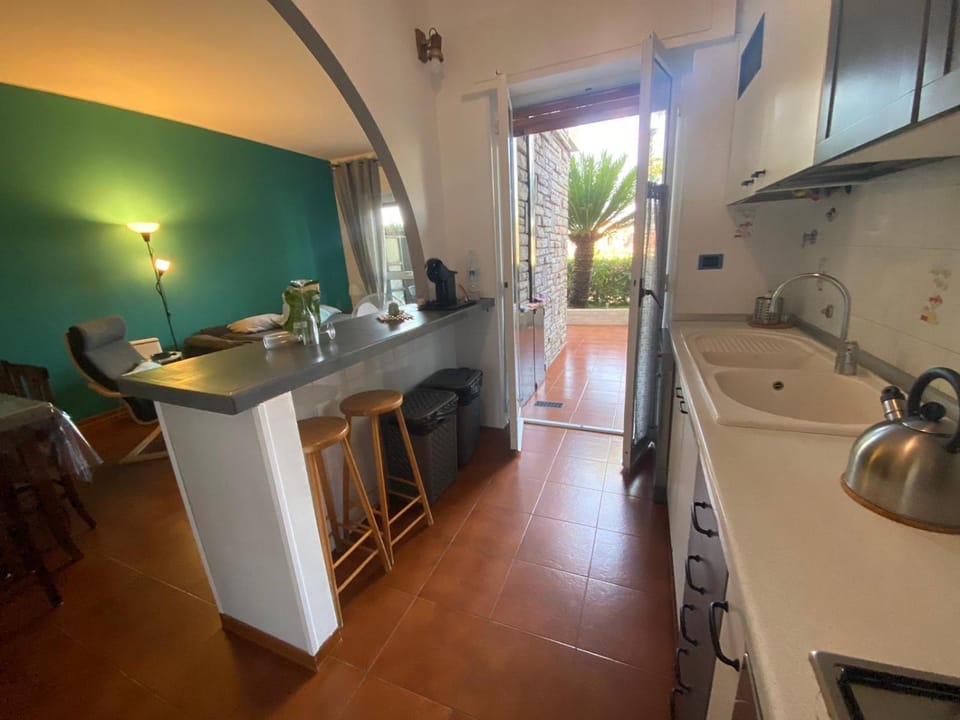 Kitchen or kitchenette, Dining area, dishwasher, oven, stove