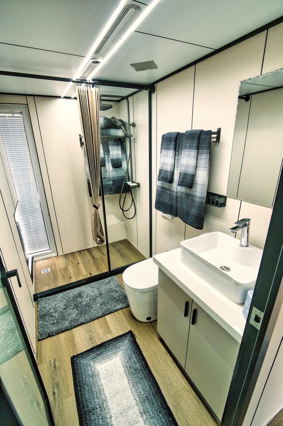 Unique Houseboat Rental Resort in Merritt Island