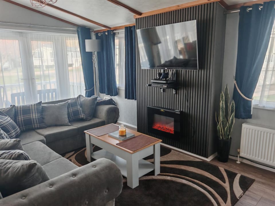 Dog Friendly 8 Berth Lodge, 600 Yard's From The Beach In Hunstanton Campground/ 
RV Resort in Hunstanton