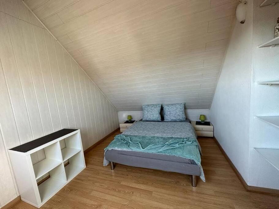 Bed, Photo of the whole room, Bedroom