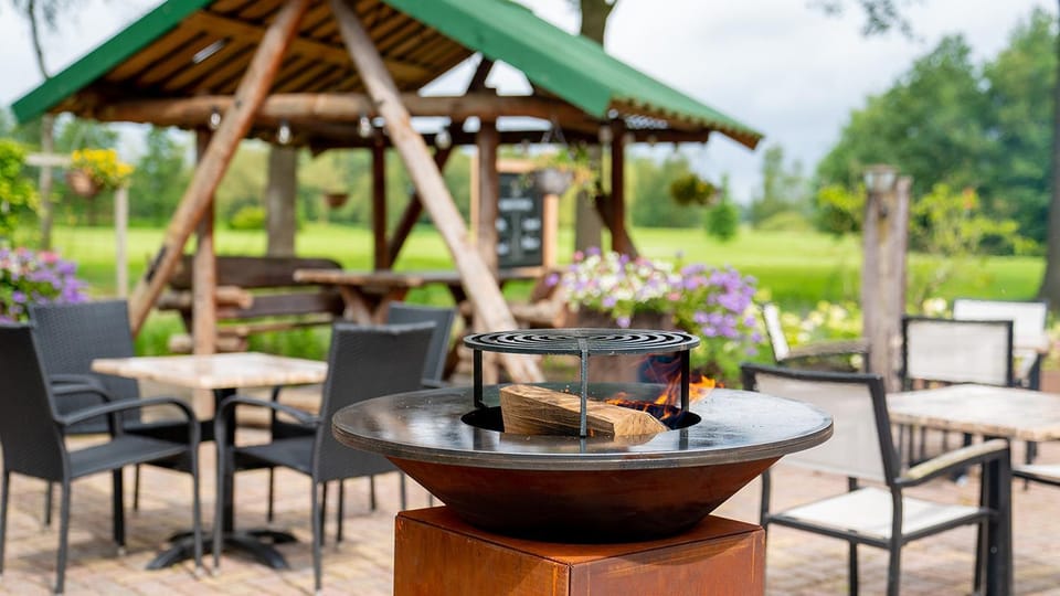 Balcony/Terrace, Food and drinks