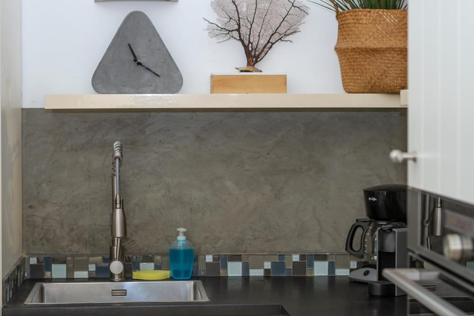 Coffee/tea facilities, kitchen