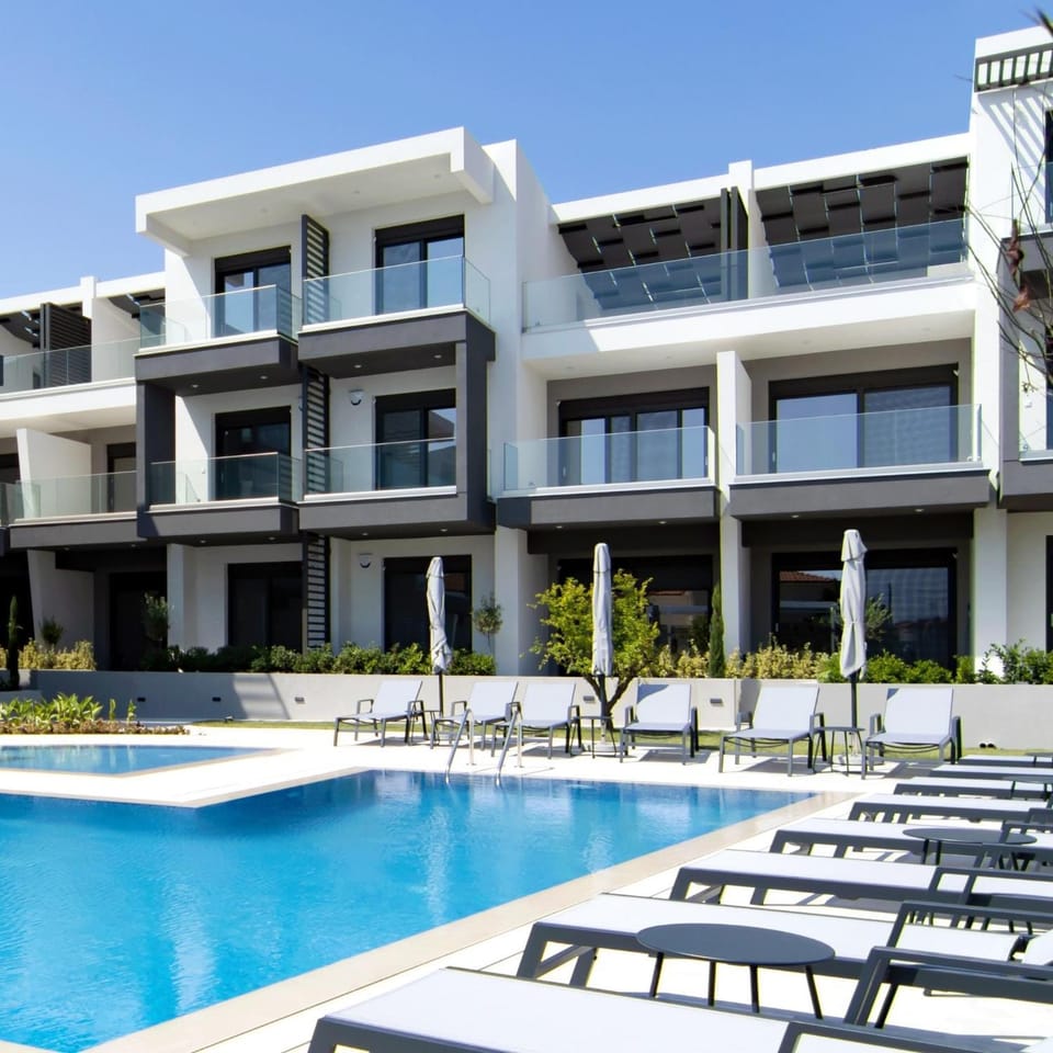 Property building, Pool view, Swimming pool, sunbed