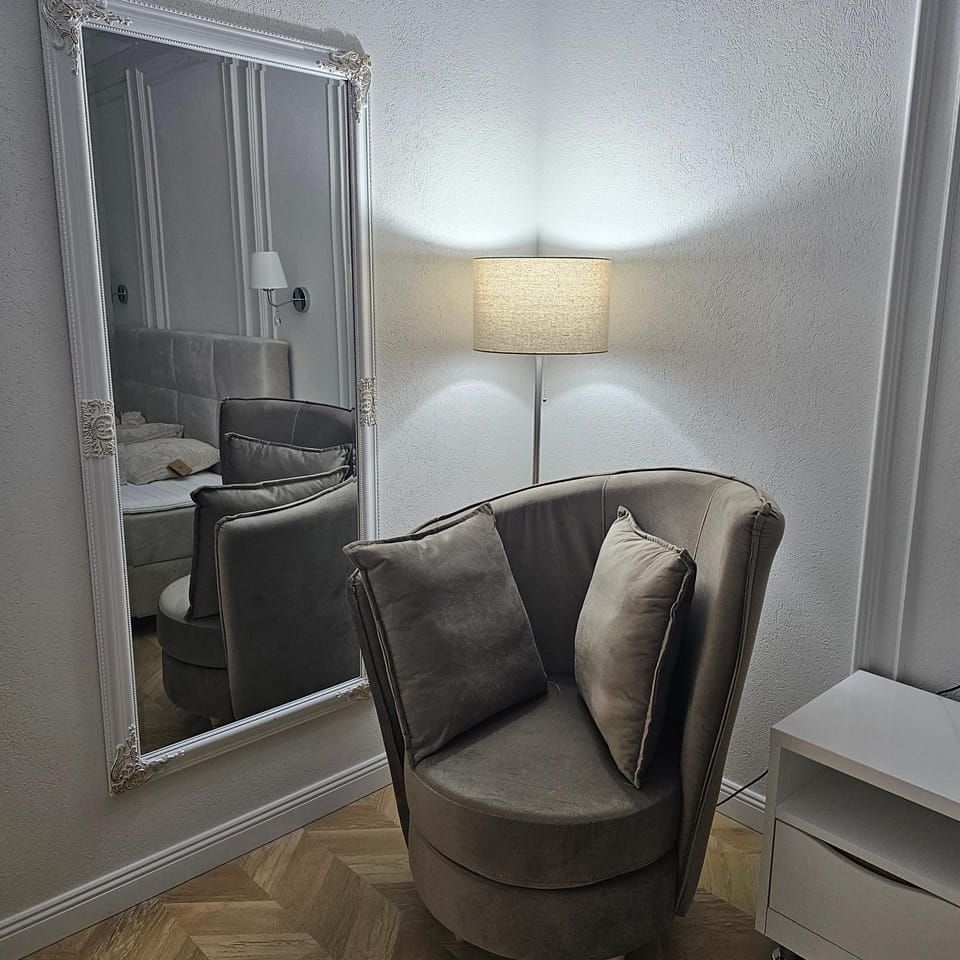 Seating area, Bedroom