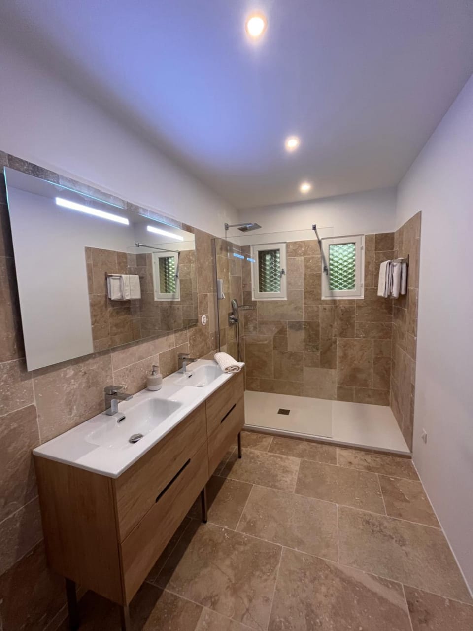 Shower, Bathroom, towels