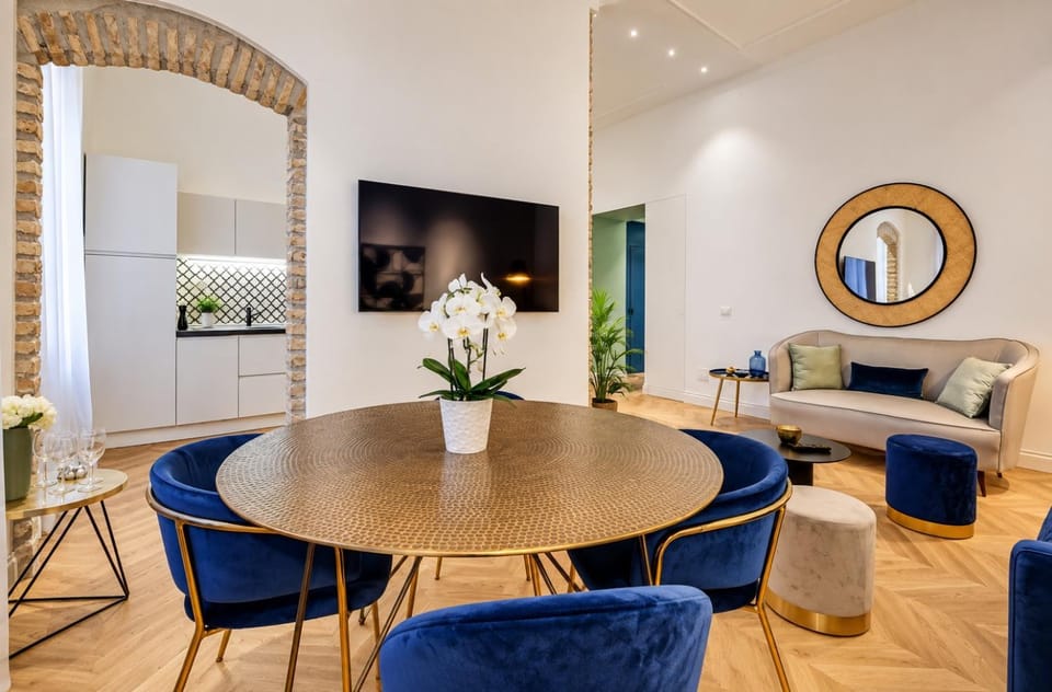 Kitchen or kitchenette, Living room, Seating area, Dining area