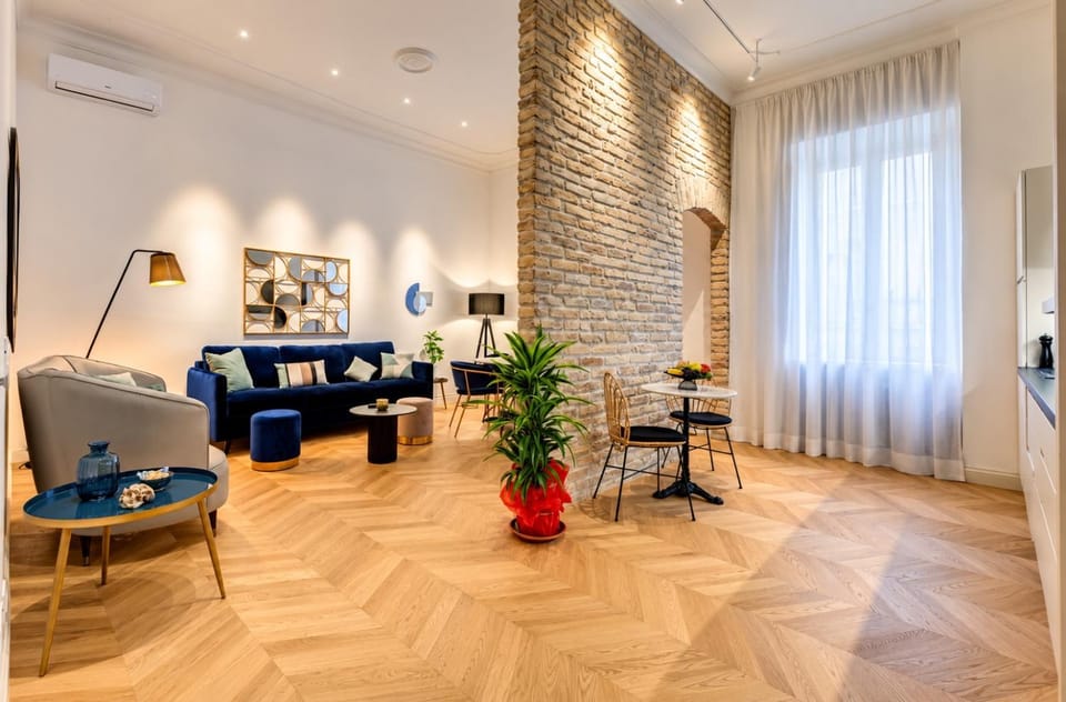 TV and multimedia, Living room, Seating area, air conditioner