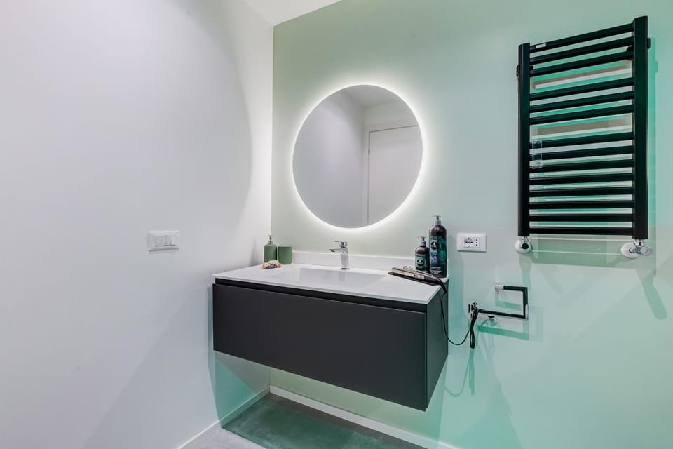 Bathroom, towels