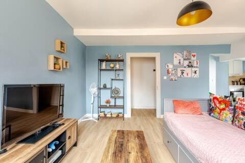 Communal lounge/ TV room, Bed, TV and multimedia, Seating area, Evening entertainment