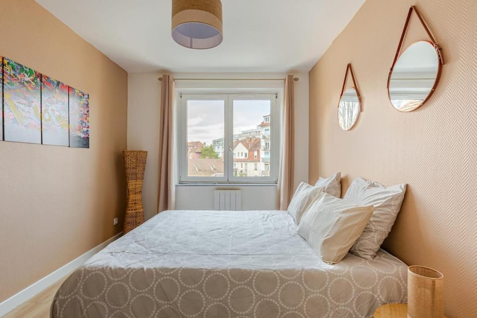 Bed, Photo of the whole room, Bedroom