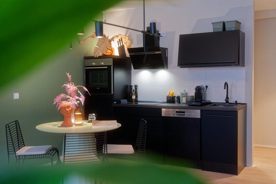 Kitchen or kitchenette, Dining area, minibar, pet friendly, stove