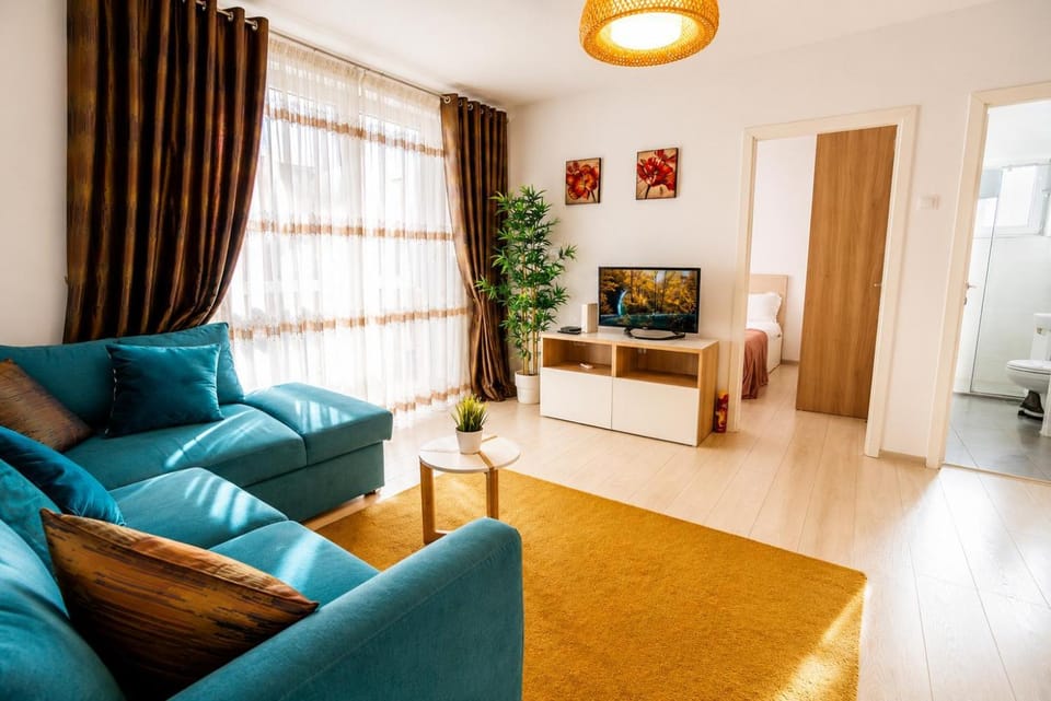 TV and multimedia, Living room, Seating area, Evening entertainment