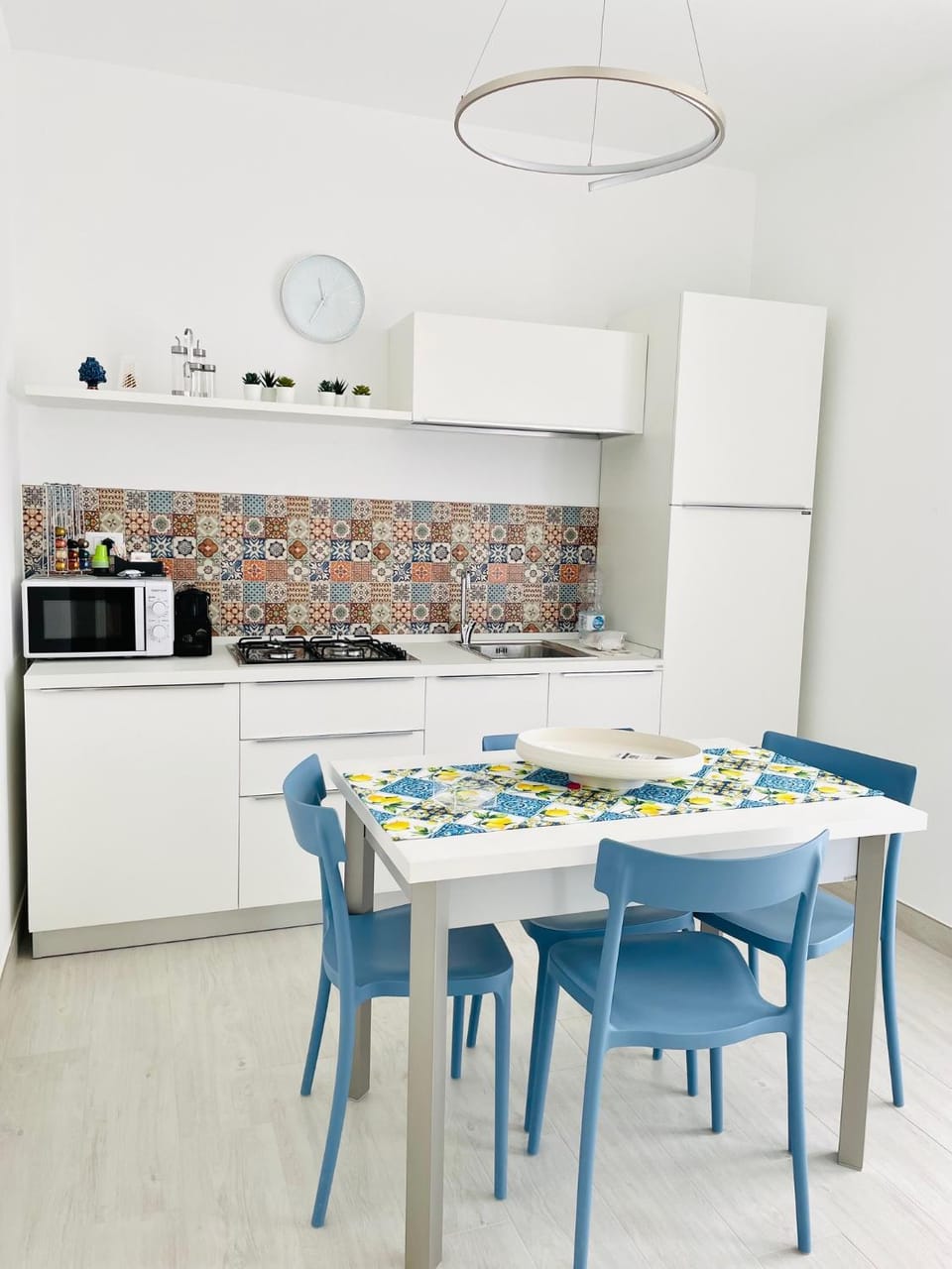 Kitchen or kitchenette, Dining area, minibar, pet friendly, stove