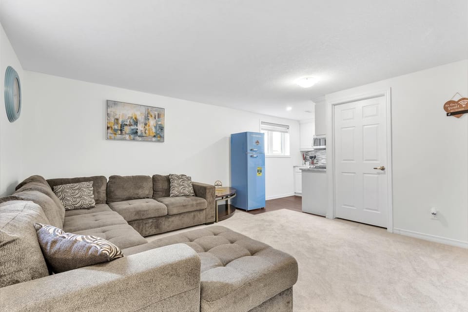 Kitchen or kitchenette, Living room, Seating area
