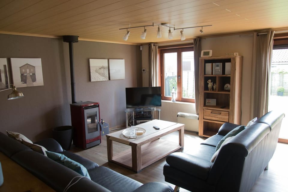 TV and multimedia, Seating area