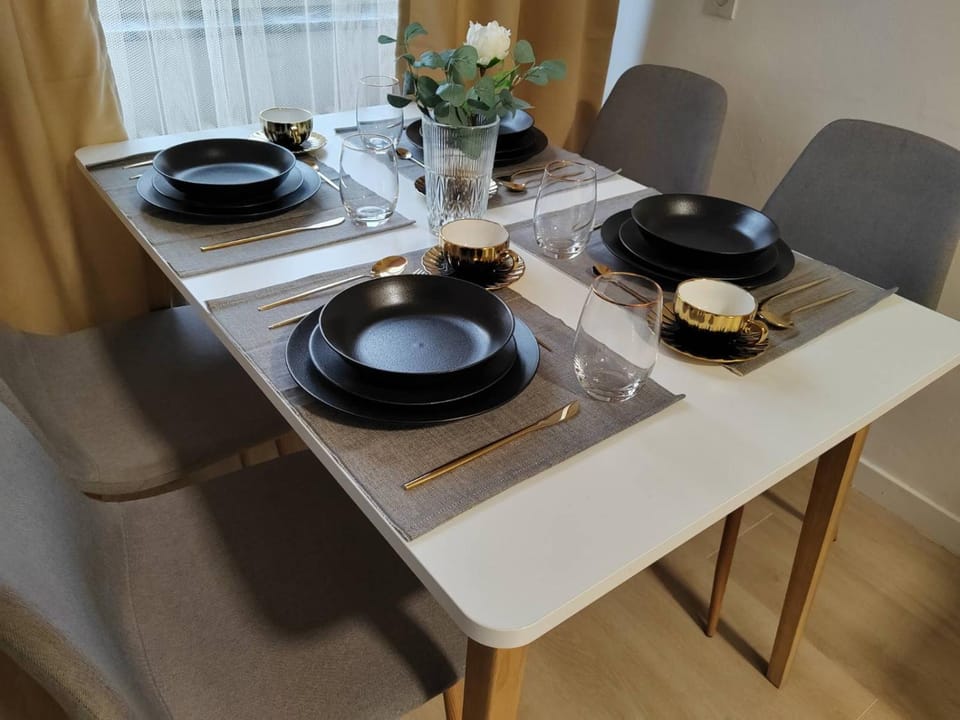 Food and drinks, Dining area, Food