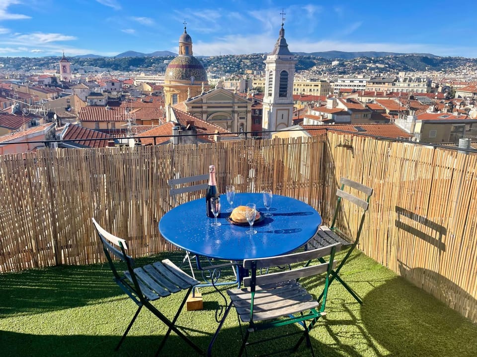 Triplex Toit-Terrasse Authentique Vieux-Nice & Mer Apartment in Nice