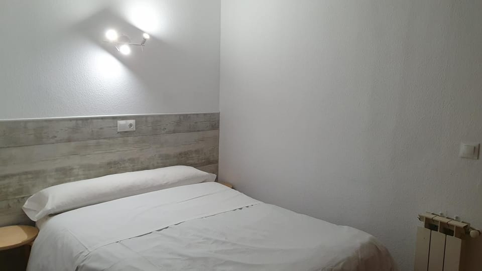 Hostal Ginebra -Madrid Centro Gran Vía Sol- Bed and Breakfast in Centro