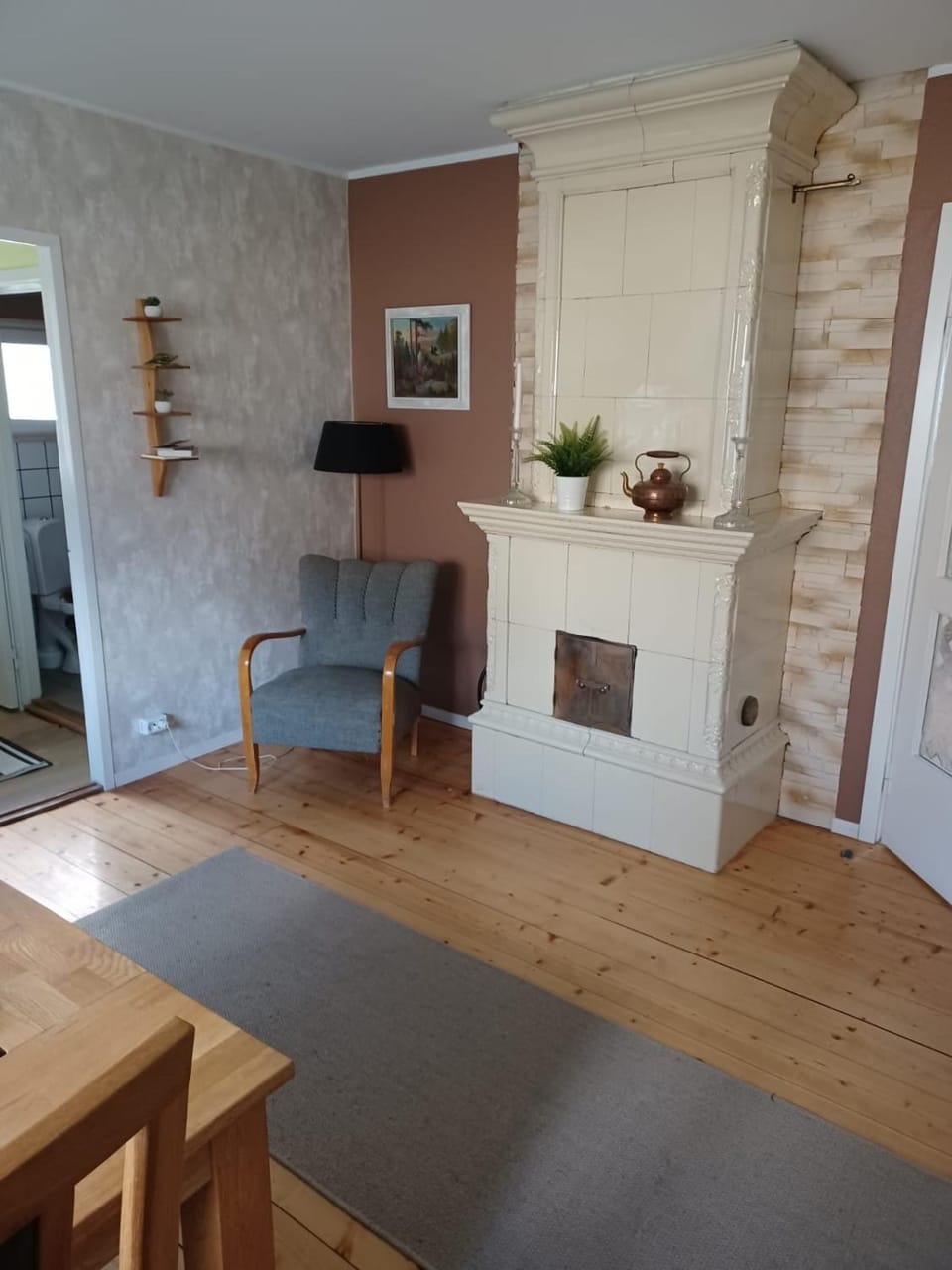 Dining area, flat iron