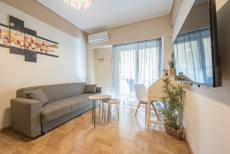 TV and multimedia, Living room, Seating area, Dining area, Evening entertainment, air conditioner