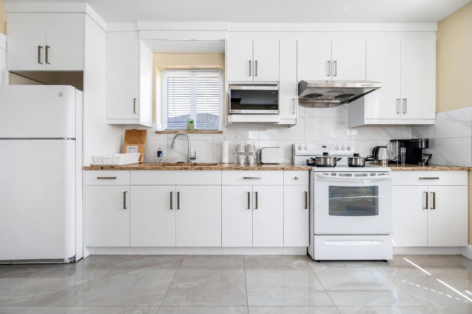 Coffee/tea facilities, Kitchen or kitchenette, minibar, pet friendly, stove, toaster