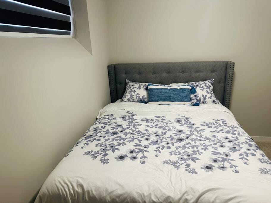 1 Bedroom modern basement suite with private entrance House in Winnipeg