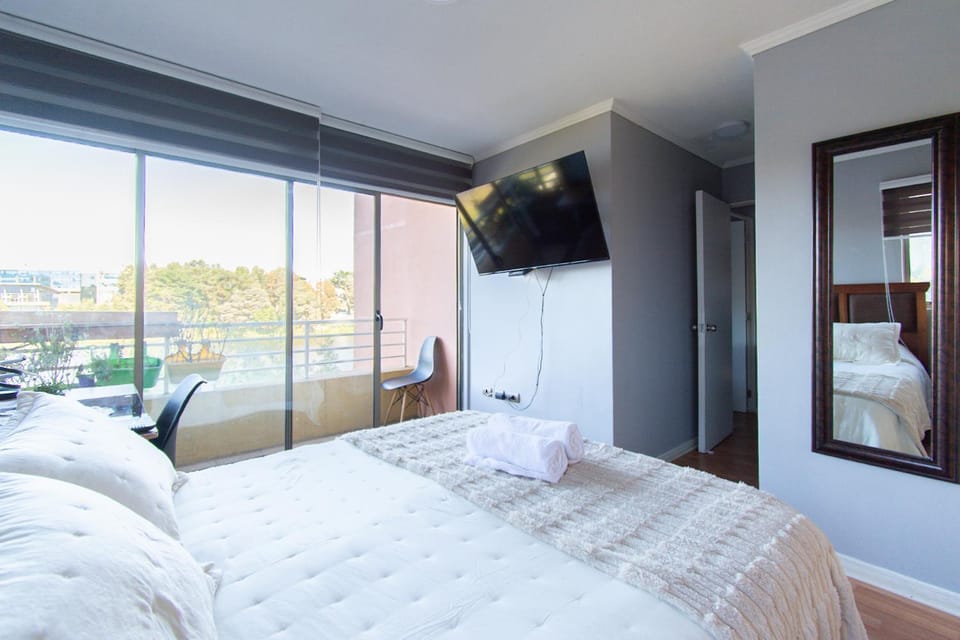 Communal lounge/ TV room, Bed, TV and multimedia, Photo of the whole room, Bedroom