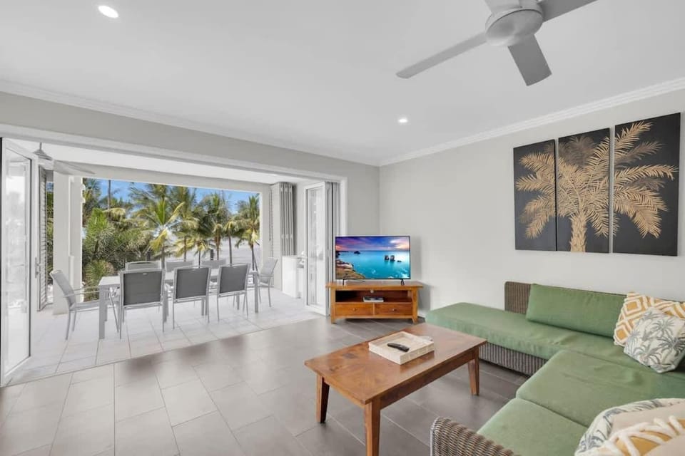 Turquesa at Island Views—Beachfront Resort Living Apartment in Palm Cove