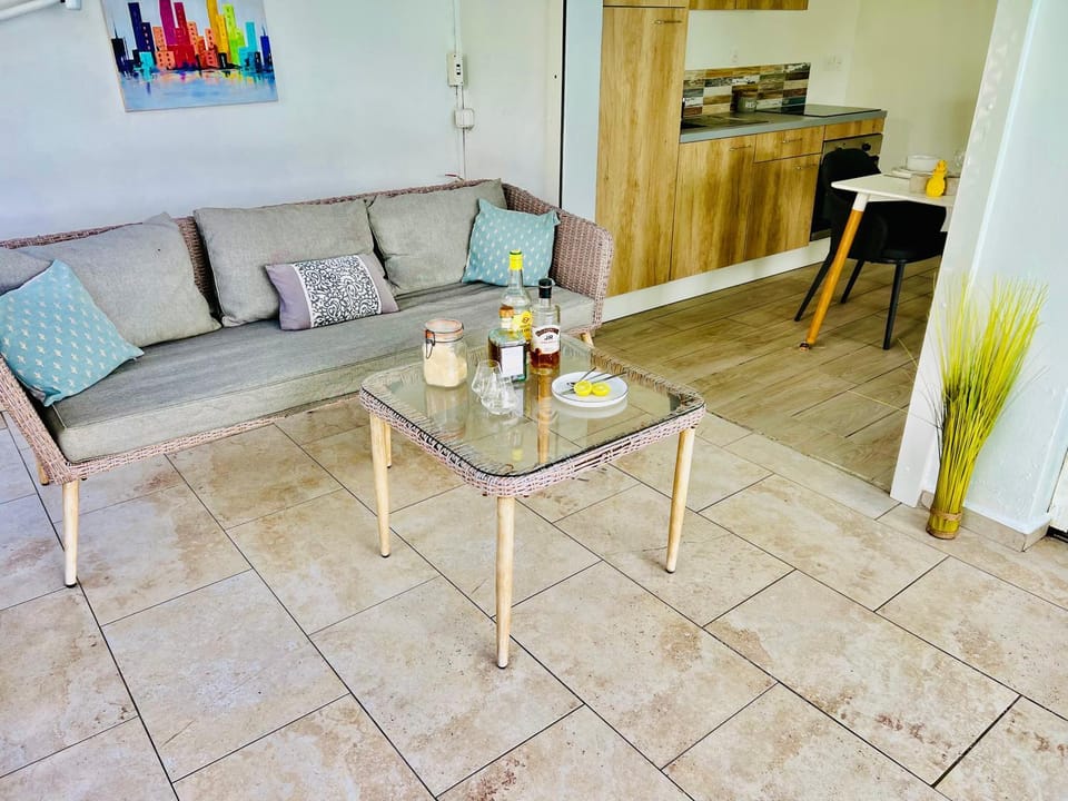 Sun7 appart T2, avec piscine partagée, logement moderne et cosy House in Petit-Bourg