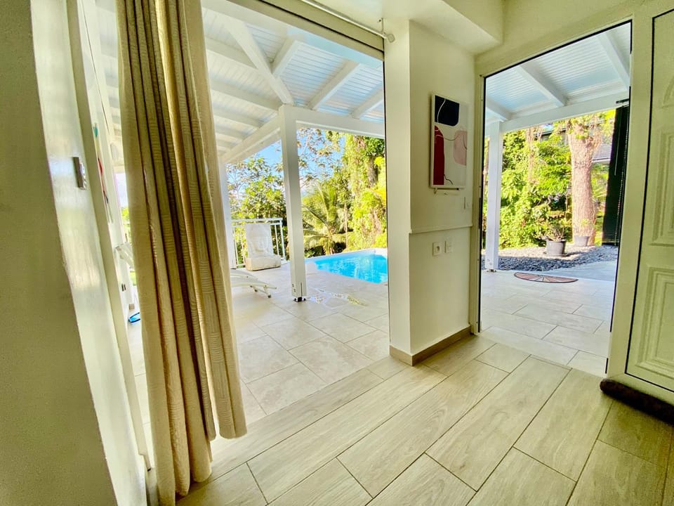 Sun7 appart T2, avec piscine partagée, logement moderne et cosy House in Petit-Bourg