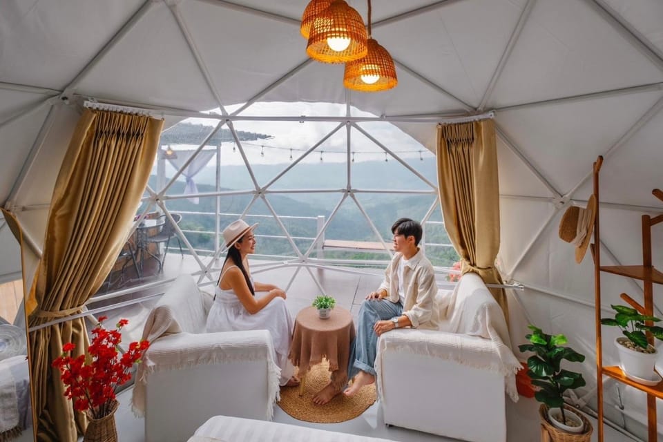 Living room, Guests